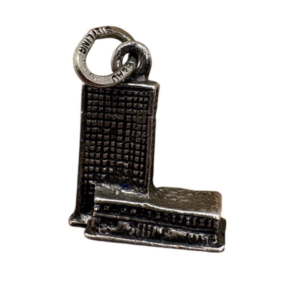 Vintage Beau Sterling Silver UN Building NYC‎ Charm Pendant 2.97g United Nations